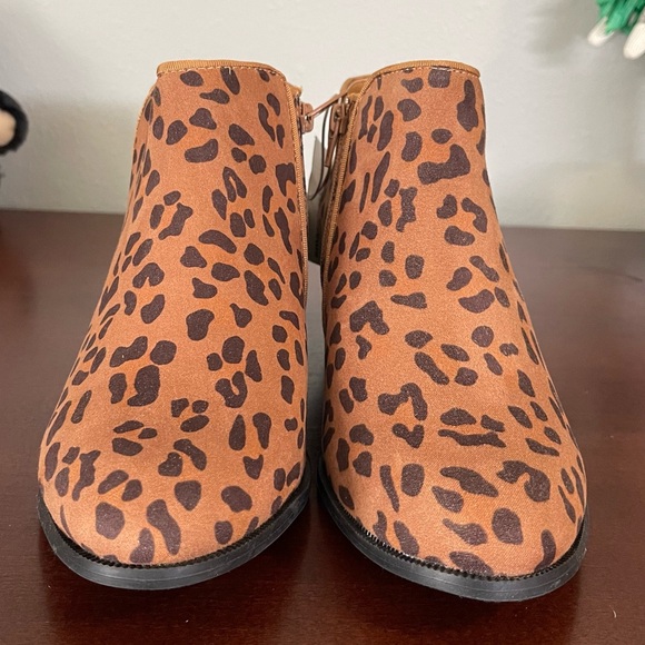 Leopard Style Zippered Ankle Boots | Low heel | Size 9 - Picture 5 of 14